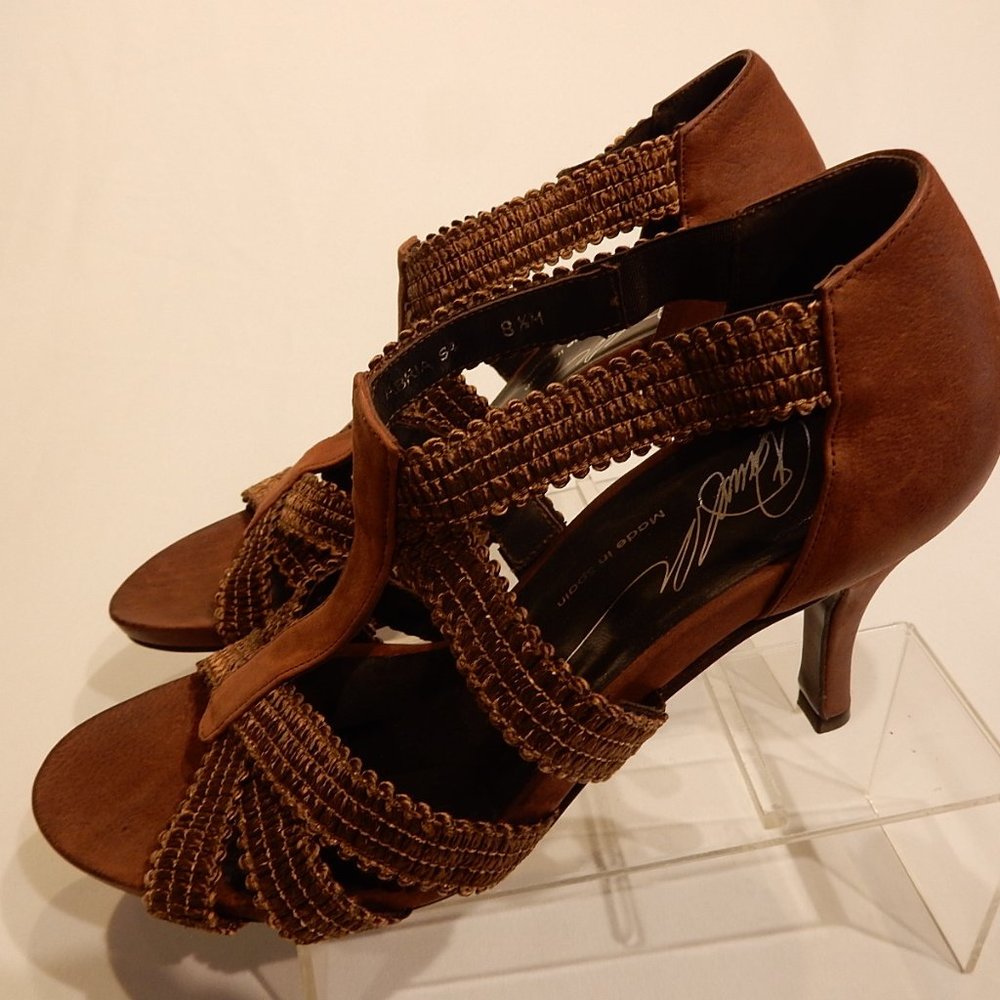 DONALD J PLINER "ABRIA 54" BROWN SANDALS IN 8 1/2M (NEW)